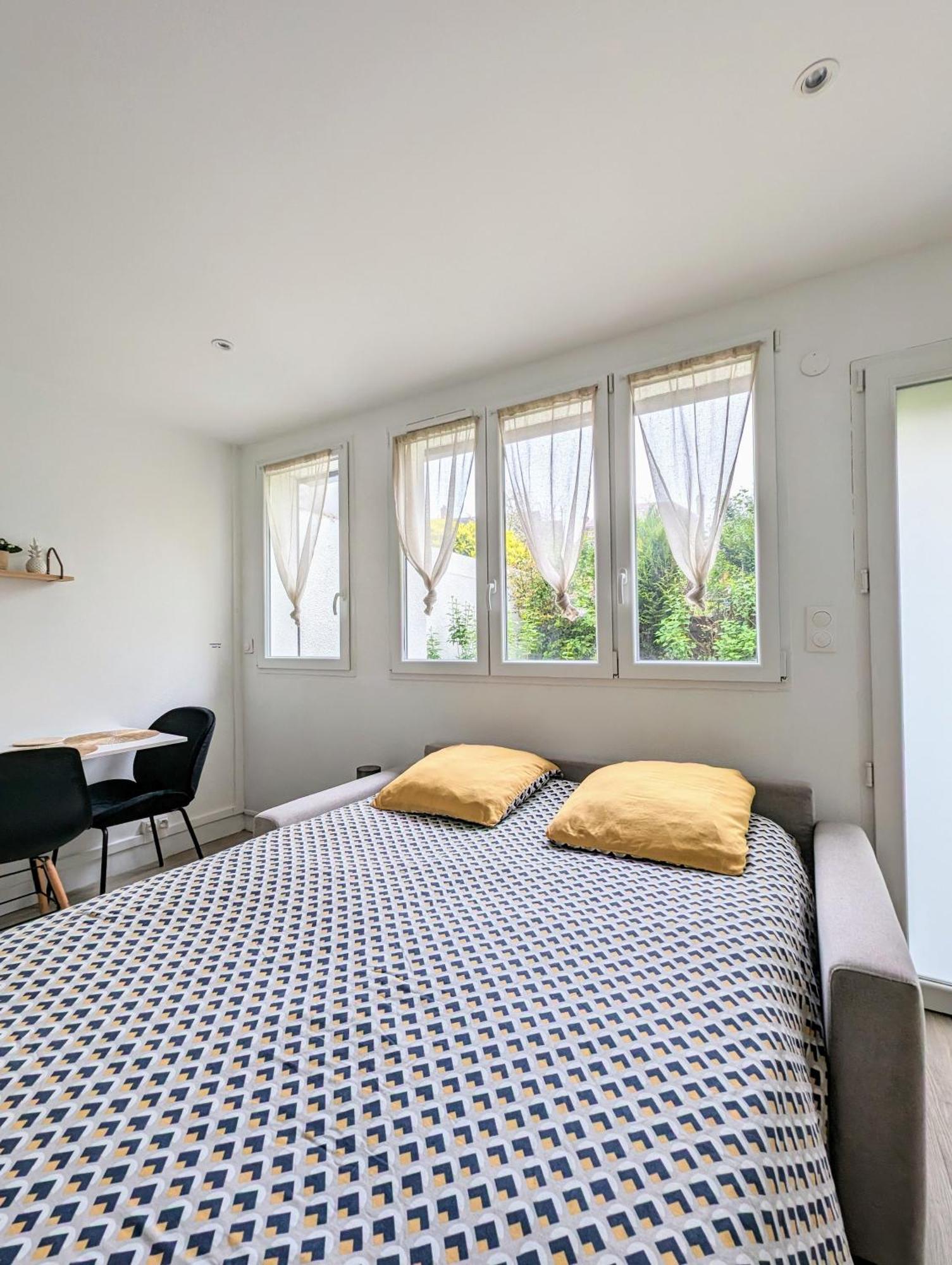 Stockholm- Studio Serenite Avec Jardin Charleville-Mézières Buitenkant foto