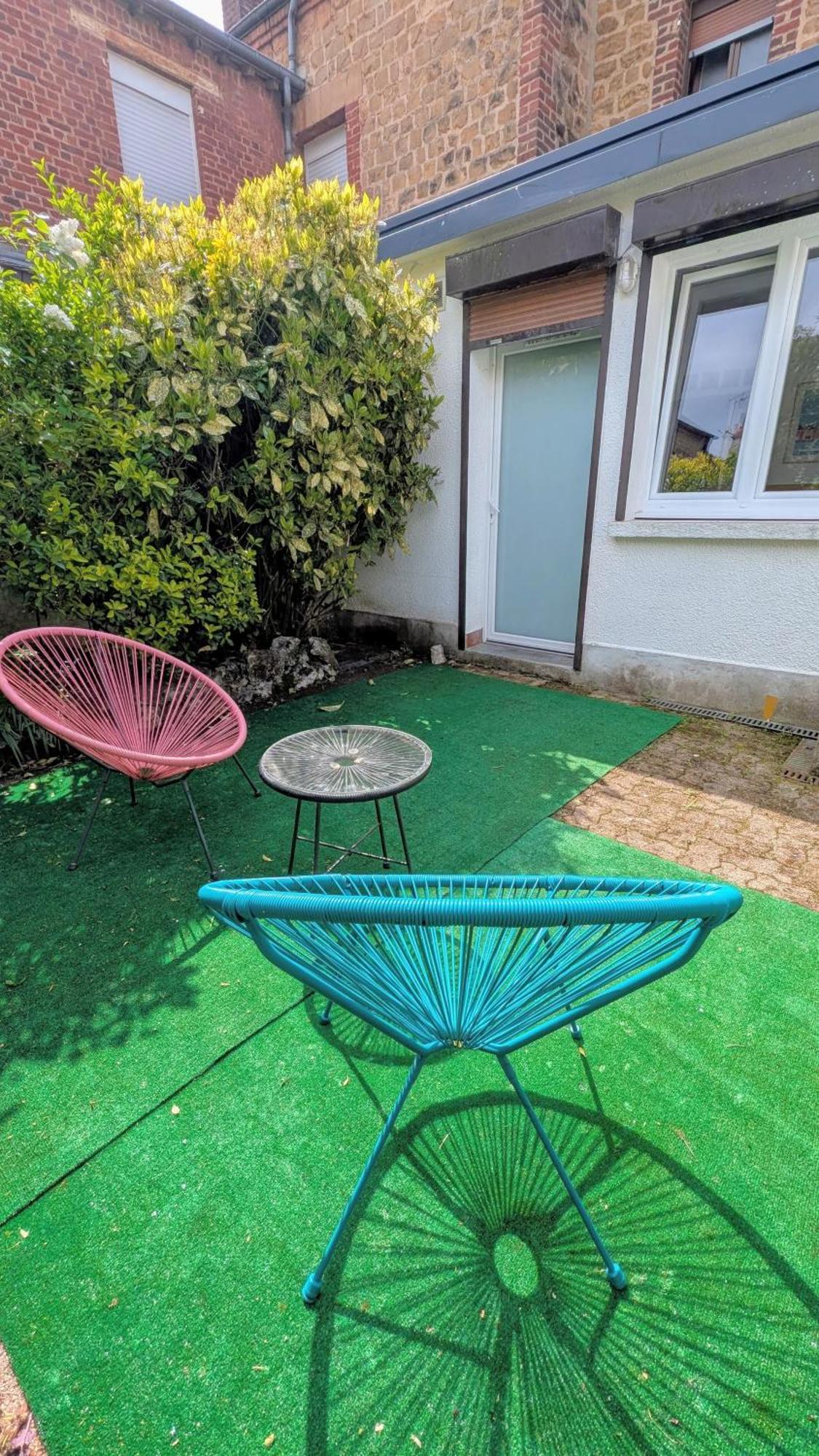 Stockholm- Studio Serenite Avec Jardin Charleville-Mézières Buitenkant foto